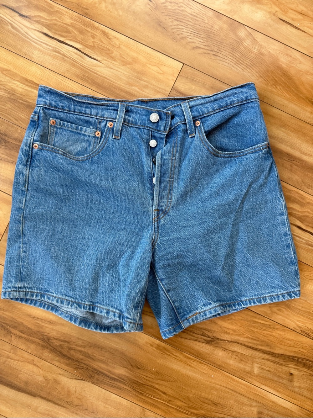 Levi’s 501 medium Blue Denim Women's Shorts, Size 30